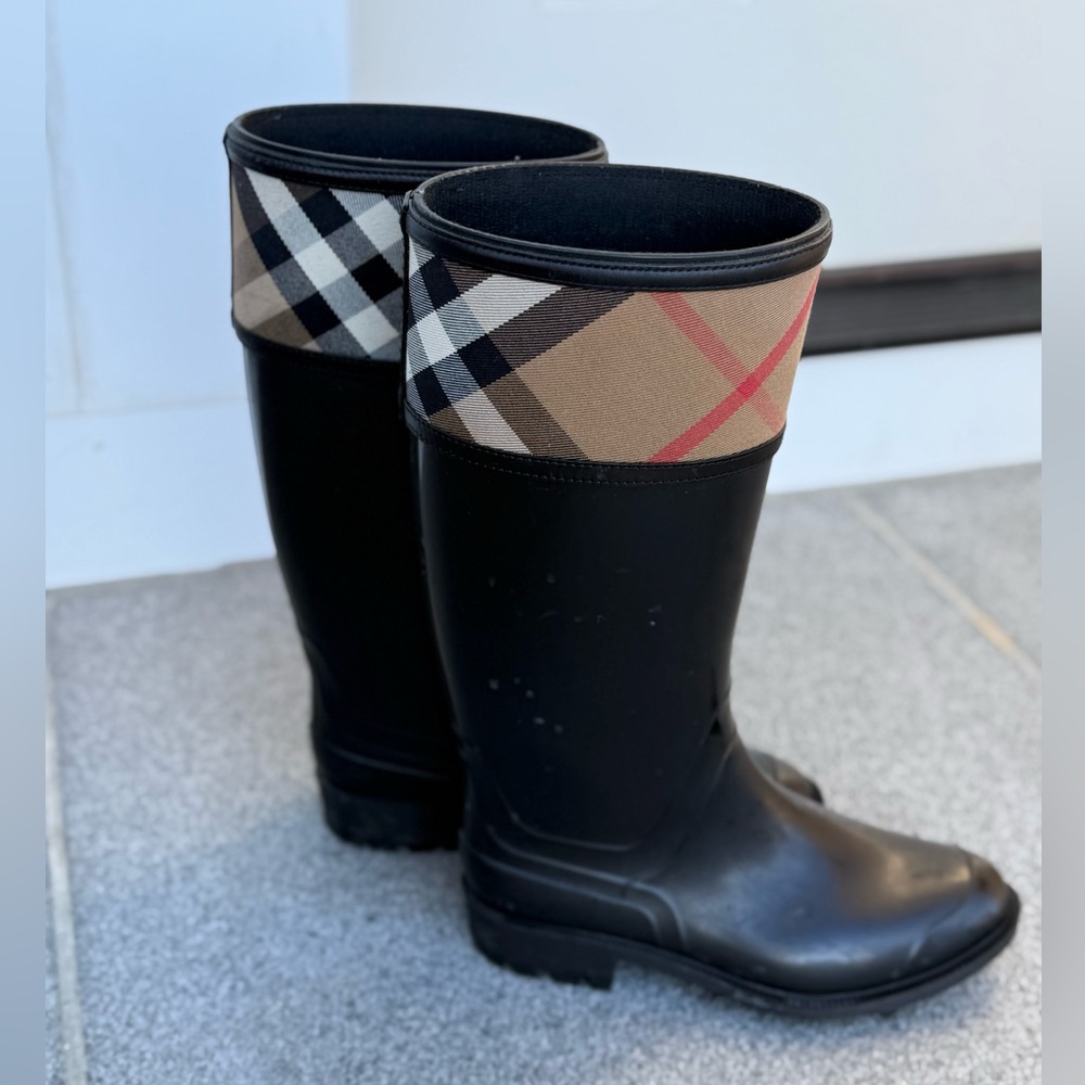 Burberry Women's Rain Boots - Crosshill Housecheck - Picture 4 of 9